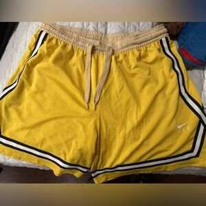 Nike Women's Fly Crossover Basketball Shorts